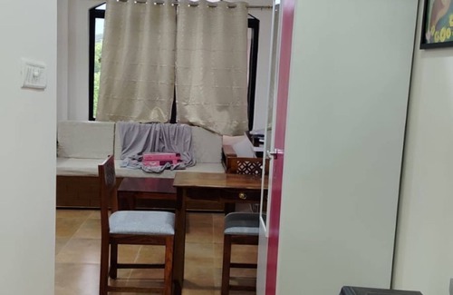 Alibaug Apartamento | Alibaug - Holiday Home Mountain and Pool view - Studio Apt