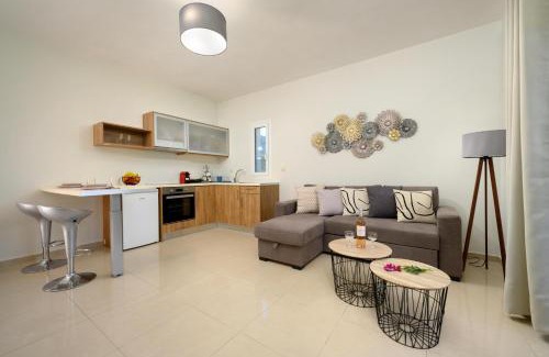 Parelia Apartamento | Aliki`s Luxury Suite with view, pet friendly!