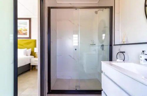 Kareeberg Apartamento | #AlimamaSpaces The Manson Munyaka Villa