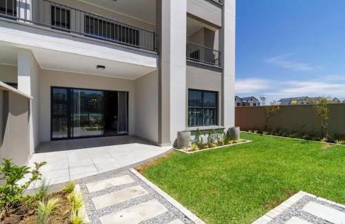 Kareeberg Apartamento | #AlimamaSpaces The Manson Munyaka Villa