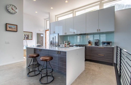 North Admiral Casa | Alki Beach House with Sweeping Sea & Mountain Views