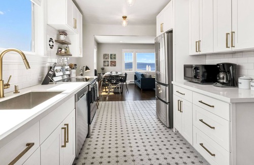 Alki Casa | Alki/Perfect Location/FAST WiFi/Steps to Beach