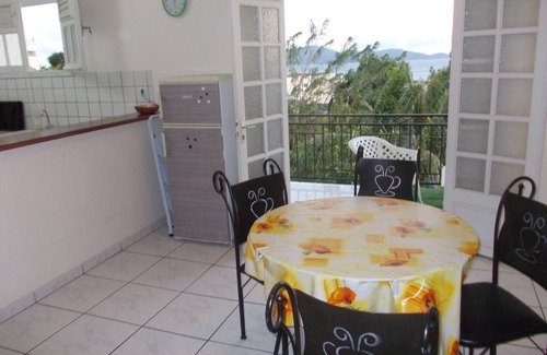 Schoelcher Apartamento | Bonito T3 en el piso de una villa. Balcón con vista al mar Caribe.