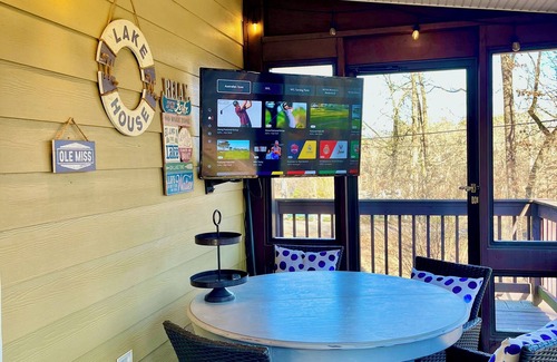 Counce Casa | All Decked Out- Elegant Pickwick Lake Living, Sleeps 10