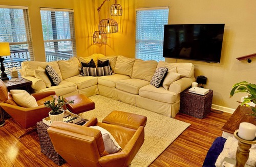 Counce Casa | All Decked Out- Elegant Pickwick Lake Living, Sleeps 10