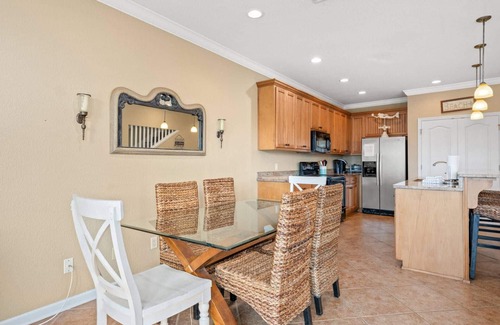 Sunnyside Condominio | All Decked Out - 140 Southfield