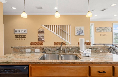 Sunnyside Condominio | All Decked Out - 140 Southfield