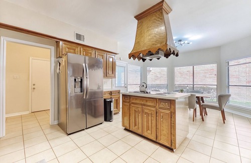 FM 1960 Casa | "All furnishExceptional 3-Bedroom, Immerse Yourself in Comfort."