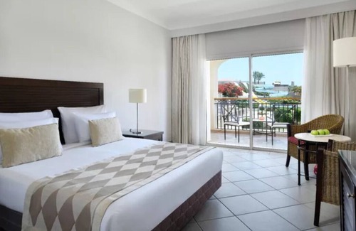 Sharm El Sheikh Hotel | All‑Inclusive & Waterslides Resort w/Beach Access, Tennis, Games & Kids’ Club