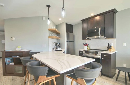 Bayfield Condominio | Charming 1 Bdrm Condo Steps from the Beach!