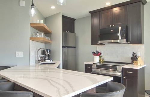 Bayfield Condominio | Charming 1 Bdrm Condo Steps from the Beach!