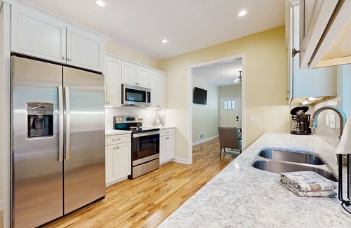 West Side Historic District Cabaña | All-new cottage with deck, grill, & washer/dryer - near downtown & Rail Trail
