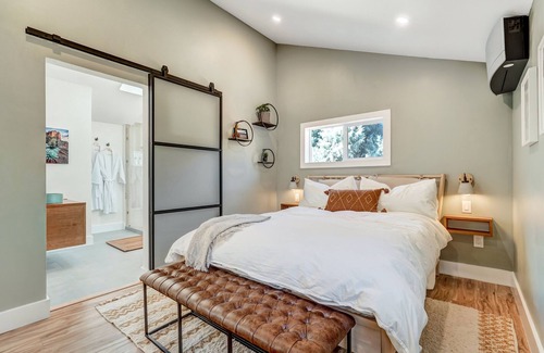Broadmoor Cabaña | All-New Earthy Chic Casita in Prime Location