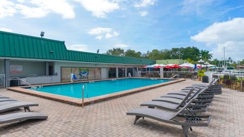 Trailer Estates Apartamento | All-New, Heated Pool, Tiki Bar & Grill, Great Wifi