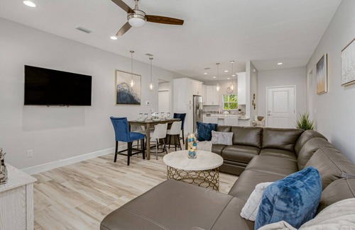 Port Malabar Casa | All new, lovely, spacious 3bd/2bth unit sleeps 8!