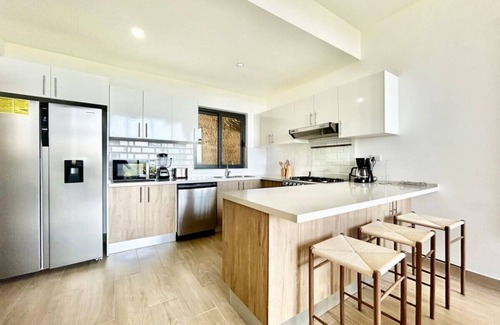 La Ceiba Apartamento | ALL NEW Modern Loft with Dreamy Ocean View
