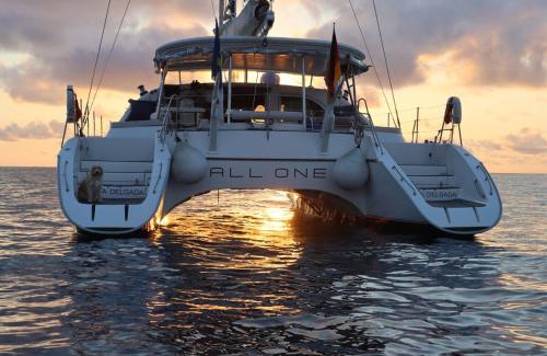 Ponta Delgada Alquiler De Eote | ALL ONE Catamaran