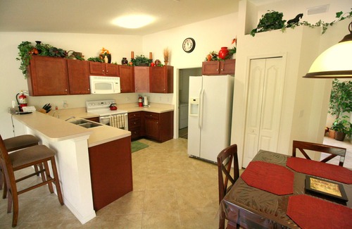 Joel Casa | ¡Presentamos el santuario de mariposas! Una villa de 3 dormitorios y 2 baños en Lehigh Acres