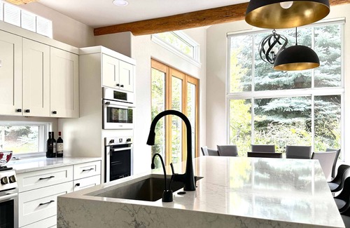 Hailey Casa | All season 5 BR, 5 BA house in mid-valley, 12 min to Baldy ski lifts