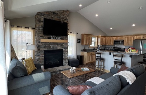New Lisbon Casa | All-Season Beach House Castle Rock Lake - Larry's Lodge