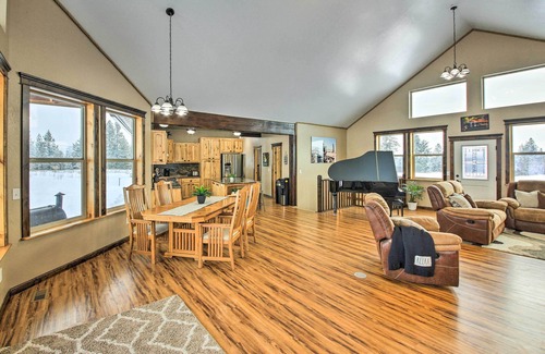 Bonners Ferry Cabina | All-Season Bonners Ferry Home w/ Views