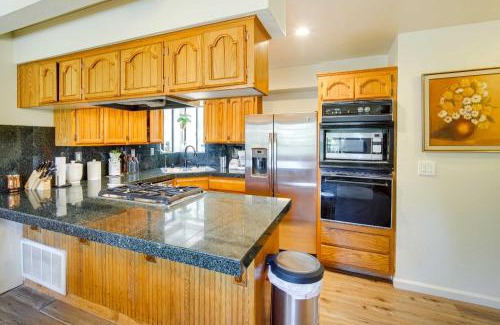 Crestline Casa | All-Season Crestline Escape - 2 Mi to Lake!