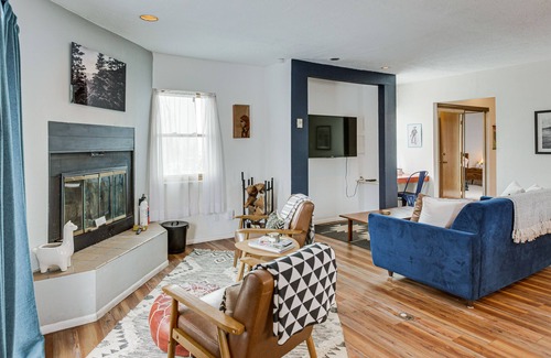 El Prado Condominio | All-Season El Prado Condo Near Skiing & Hiking!
