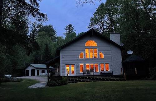 Bonfield Cabaña | All season getaway waterfront on Talon Lake