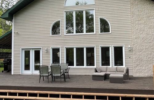 Bonfield Cabaña | All season getaway waterfront on Talon Lake