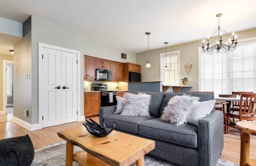 Calabogie Condominio | All Season Ski in/Out Chalets at Calabogie Peaks