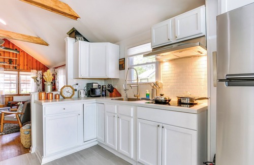 Highland Lakes Cabina | All-Season Vernon Township Lake House Retreat!