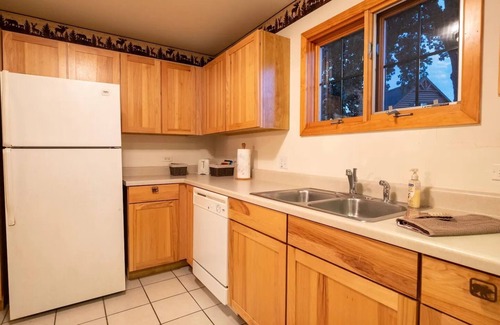 Oglesby Casa | All Season Villa - Starved Rock area!