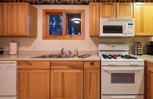 Oglesby Casa | All Season Villa - Starved Rock area!