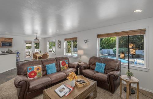Leavenworth Casa | All Seasons Getaway by NW Comfy Cabins