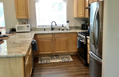 Tahoma Casa | TODAS LAS COMODIDADES DEL HOGAR: Lake & Bike Trail 1/2 mi, Bocce Ball Court, Ski 2-10 mi