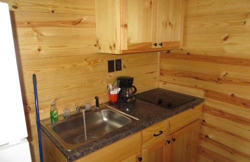 Nixon Cabina | All Tucked Inn Cabins 2