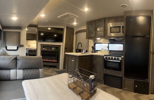 Valliant Casa | All You Need RV Dream Suite