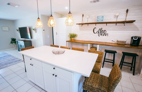 Lake Sarasota Casa | All you need to feel right at home while away from home! office/pet friendly