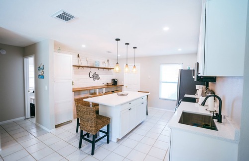 Lake Sarasota Casa | All you need to feel right at home while away from home! office/pet friendly