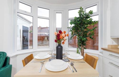 Acresford Casa | Allesley Hideaway - 3Bedroom with Garden & Parking