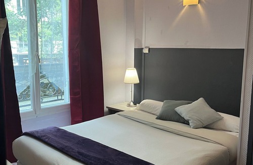 Quartier des Grandes-Carrieres Hotel | ALLIANCE HOTEL PARIS