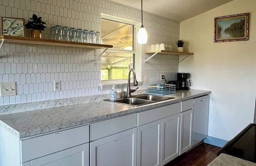 Alligator Point Casa | Alligator Point & Paddle. Pond home- Short walk to the beach.