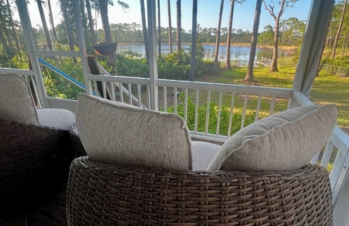 Alligator Point Casa | Alligator Point & Paddle. Pond home- Short walk to the beach.