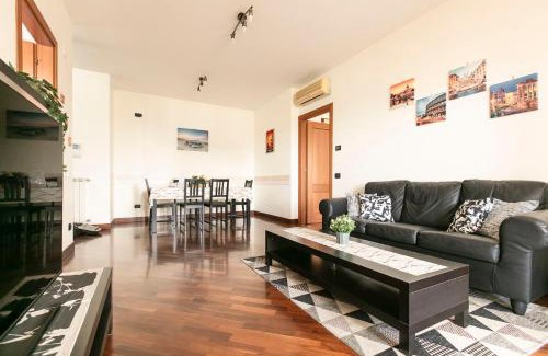 Centro Giano Apartamento | Alloggio turistico Suite Leonardo - Rome, 20m in treno -Fiumicino Airport, 2m in treno- Fiera, 2m in treno