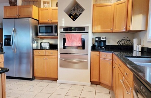 Chincoteague Casa | AlloWaves-Luxury Townhome w/ POOL & FISHING PIER