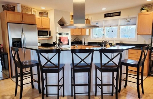 Chincoteague Casa | AlloWaves-Luxury Townhome w/ POOL & FISHING PIER