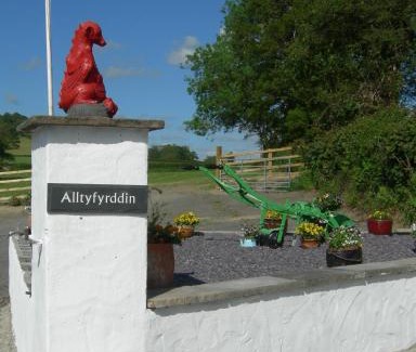 Pont-ar-gothi Casa | Alltyfyrddin Farm Guest House at The Merlin's Hill Centre