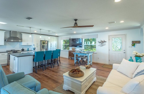 Carrabelle Casa | Allure- Beautiful 4BR/2BA house on the bay