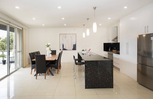 Henley Beach Casa | Allure @ Henley - Family, Beach, Cafe, Shopping