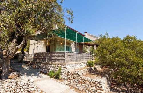 Vela Luka Casa | Alluring Cottage with Balcony